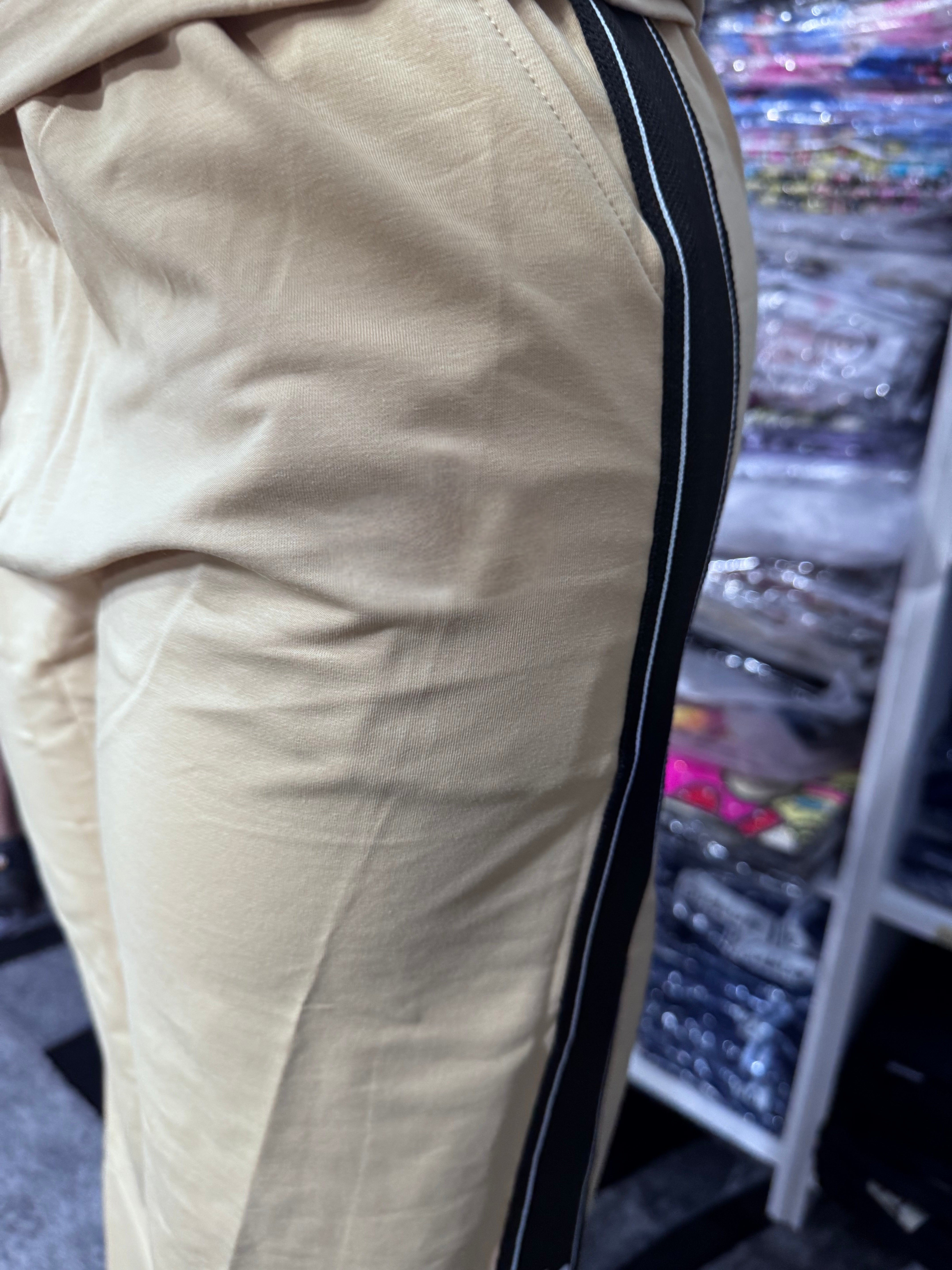 20004 2 Piece Sports Set with Embroidery Alondra Short Sleeve Zip Up OneSize (S-M-L)