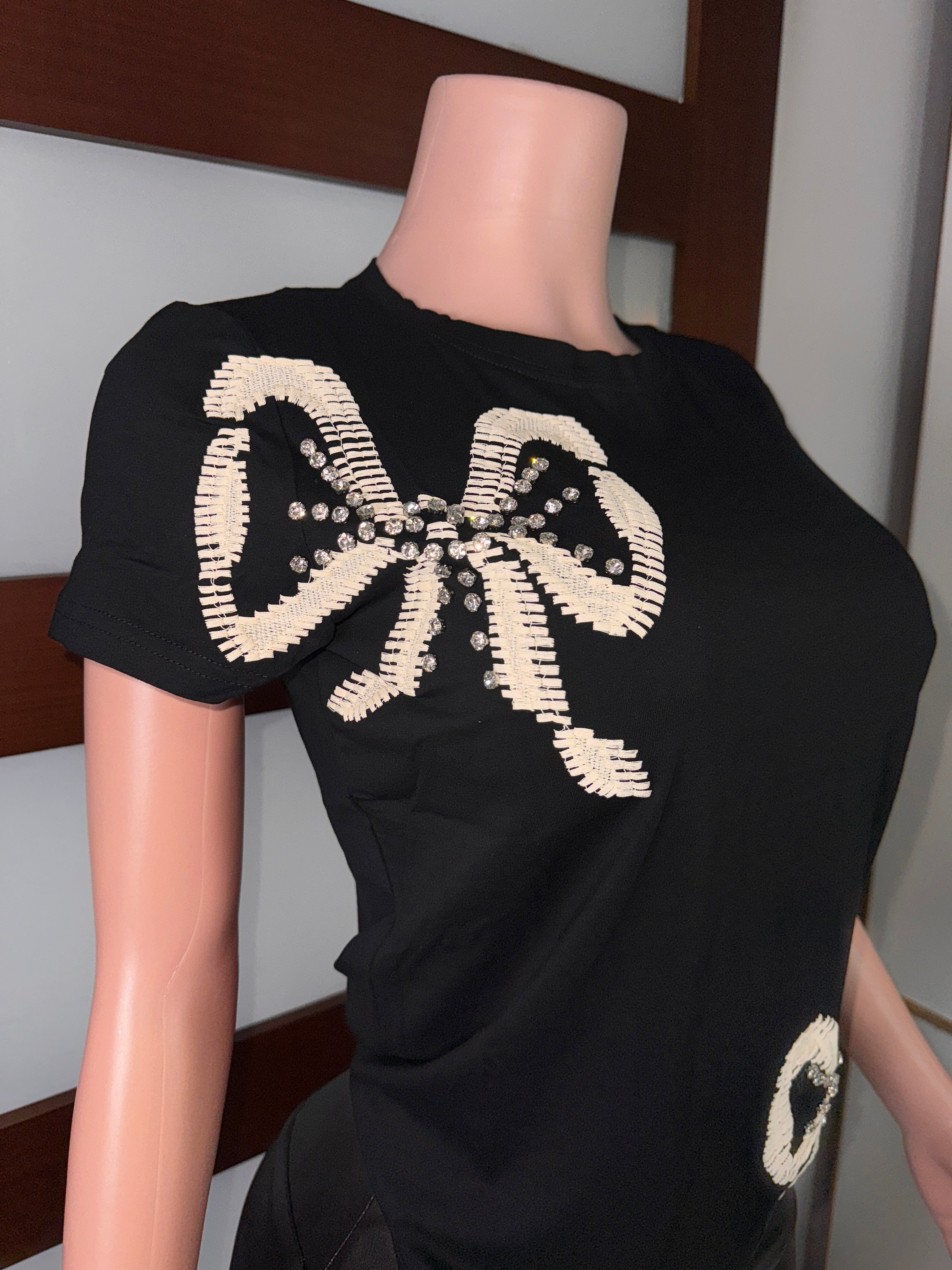 1627 Pearl Bow Elegance Tee