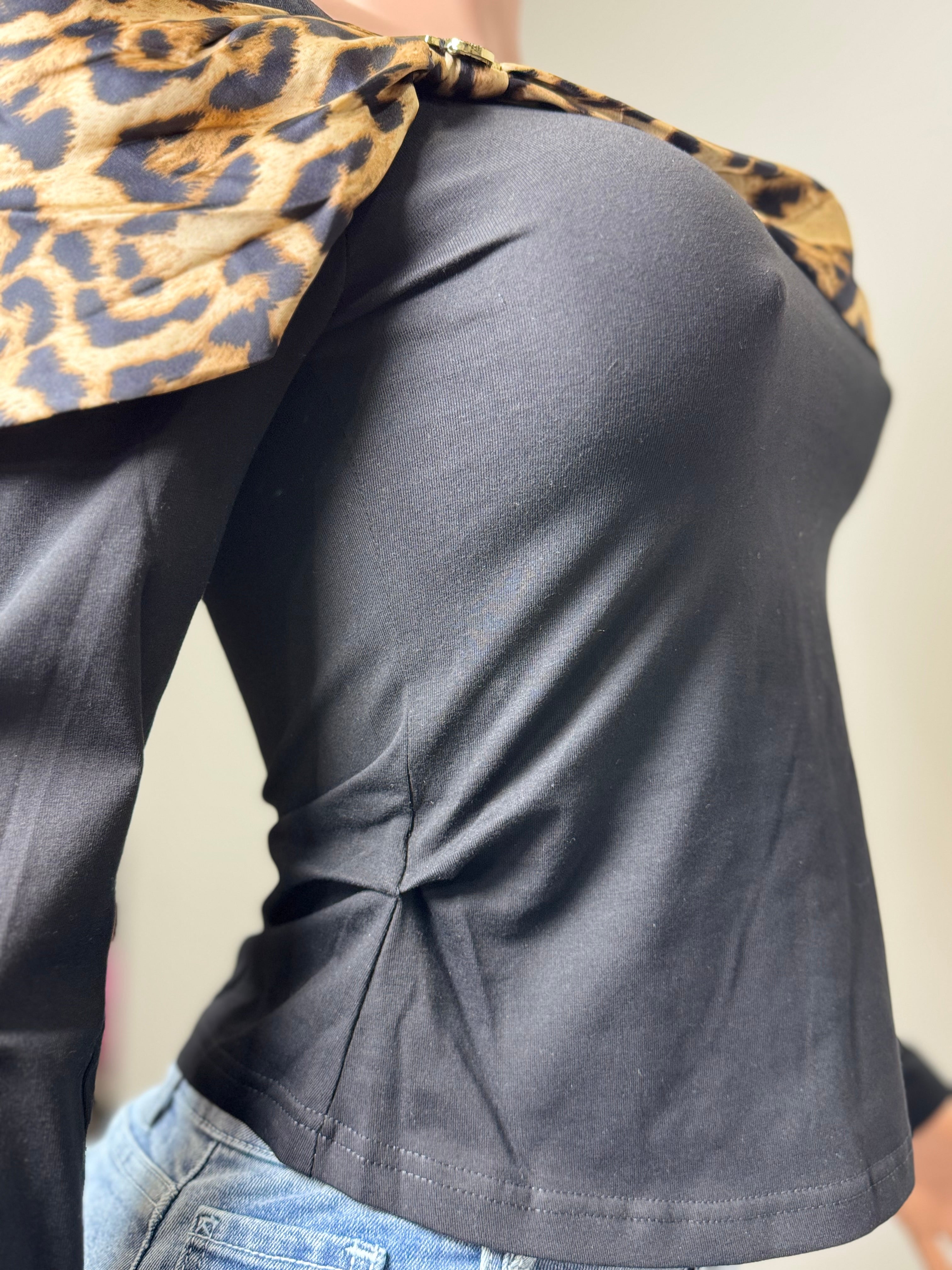 JJ10187 Wild Kiss Off-Shoulder Top