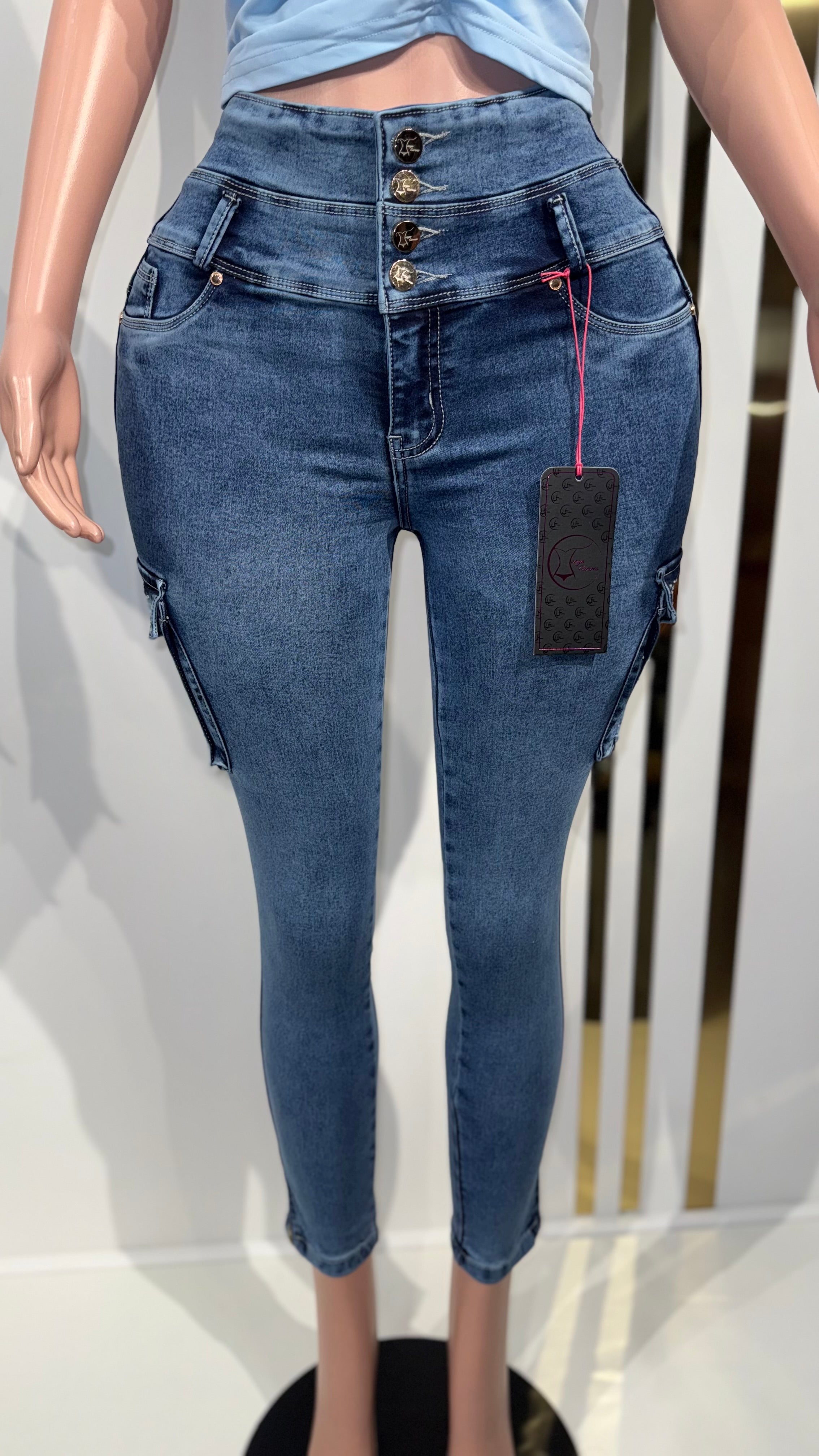 Arely #2 Colombian Jean cargo pockets with Internal Girdle style 360