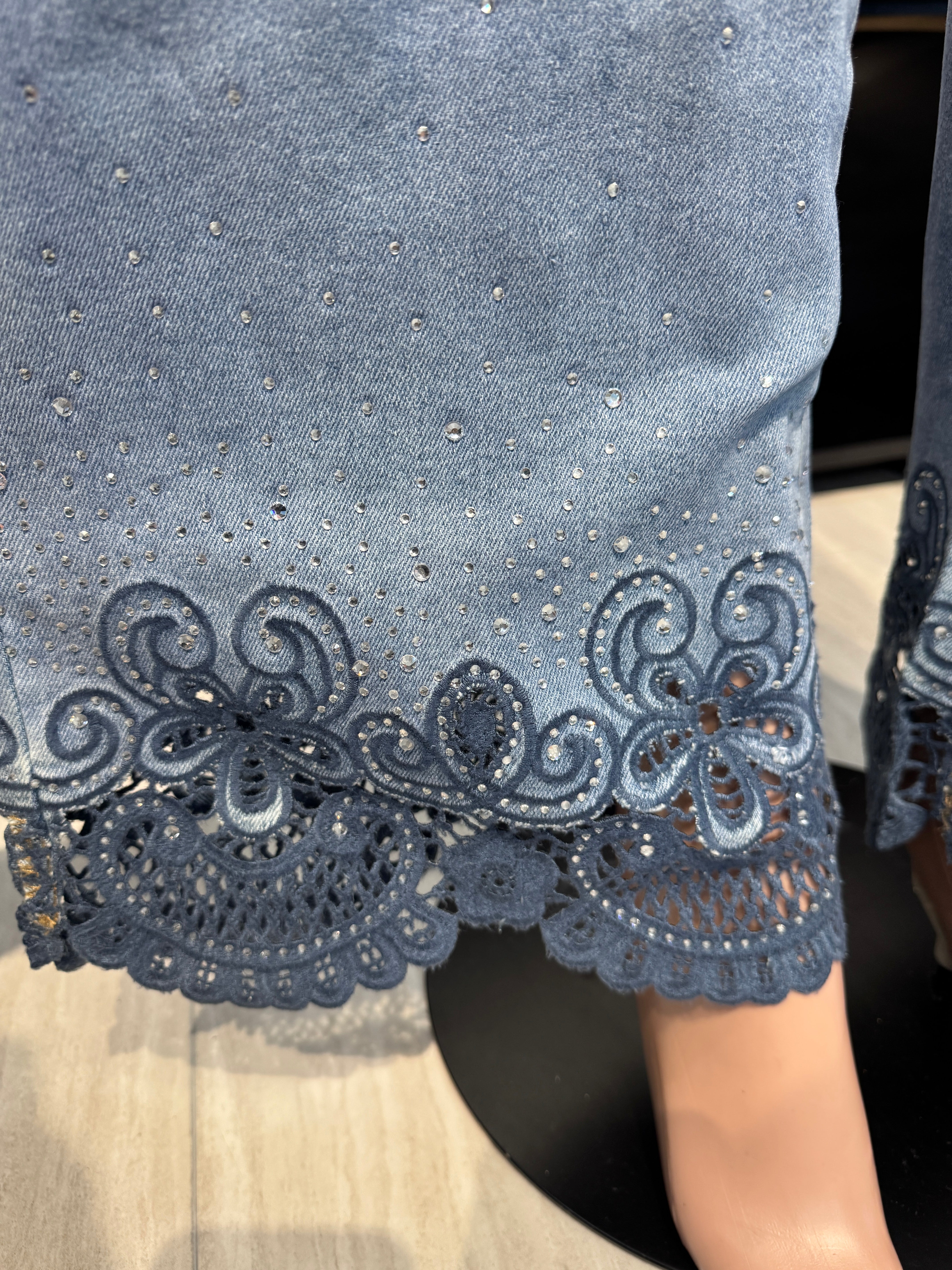 S0541 Crystal Bloom Hem Jeans