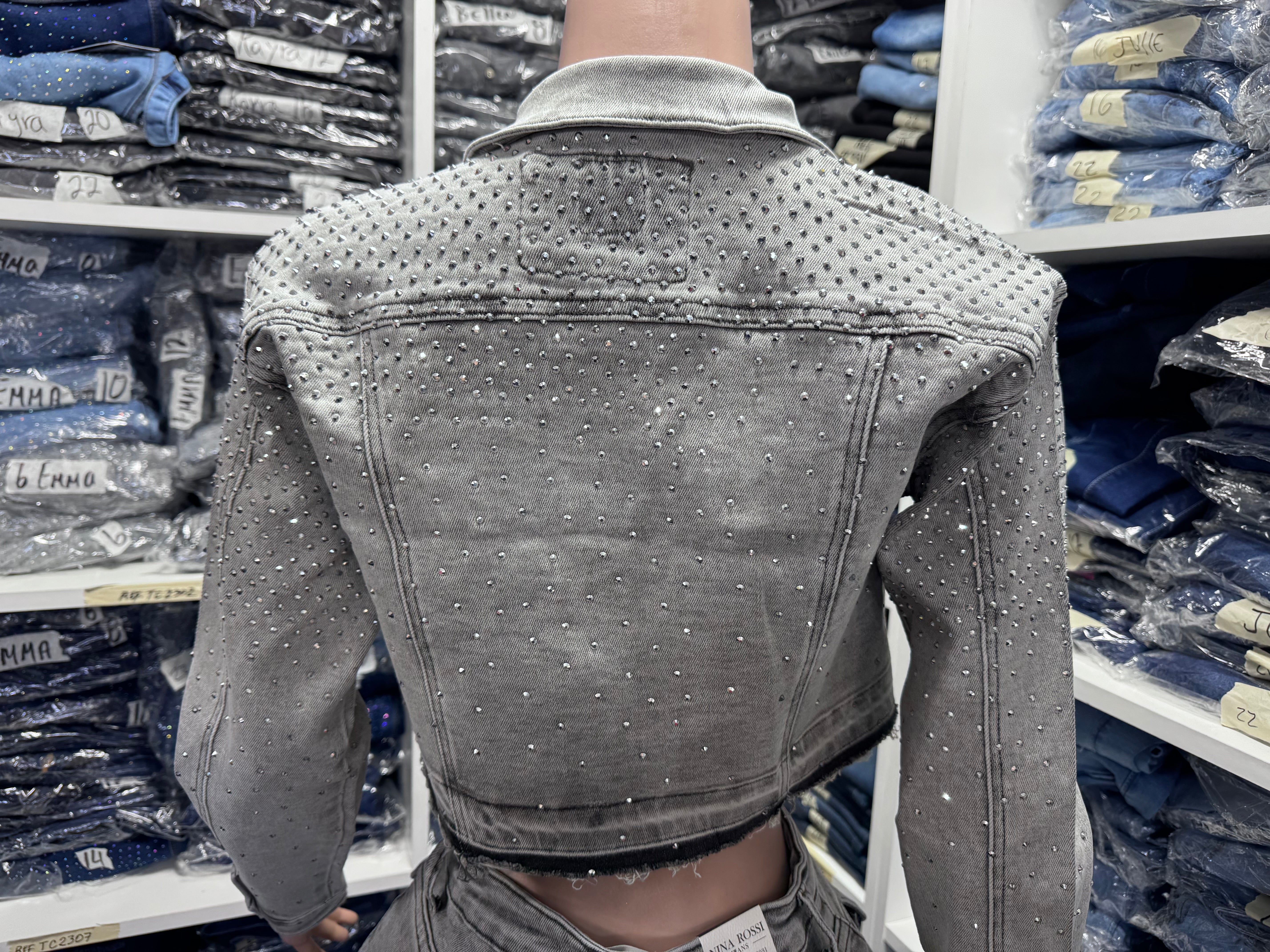 3026 Jean Jacket color gris con piedras color gris
