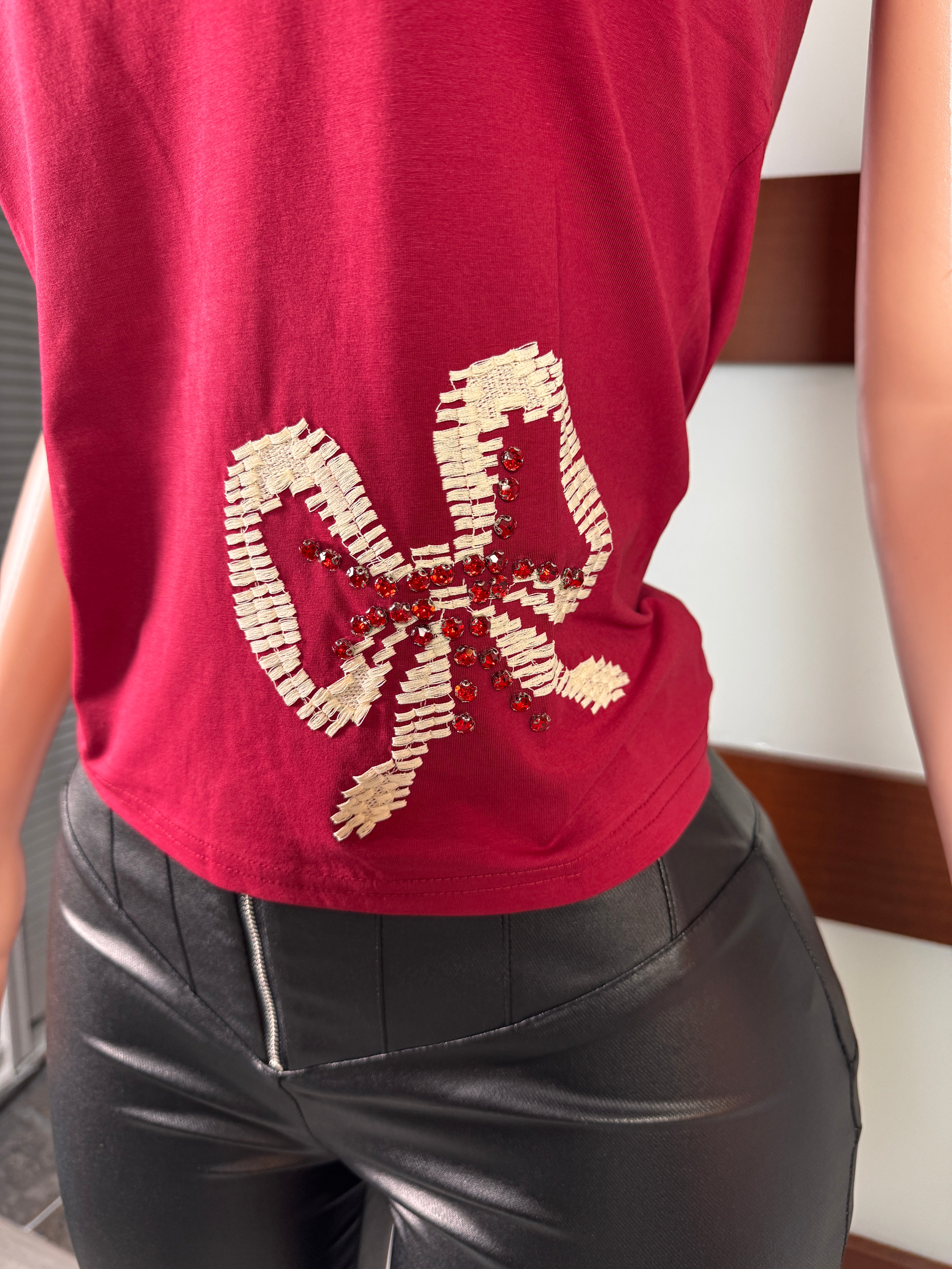 1627 Pearl Bow Elegance Tee