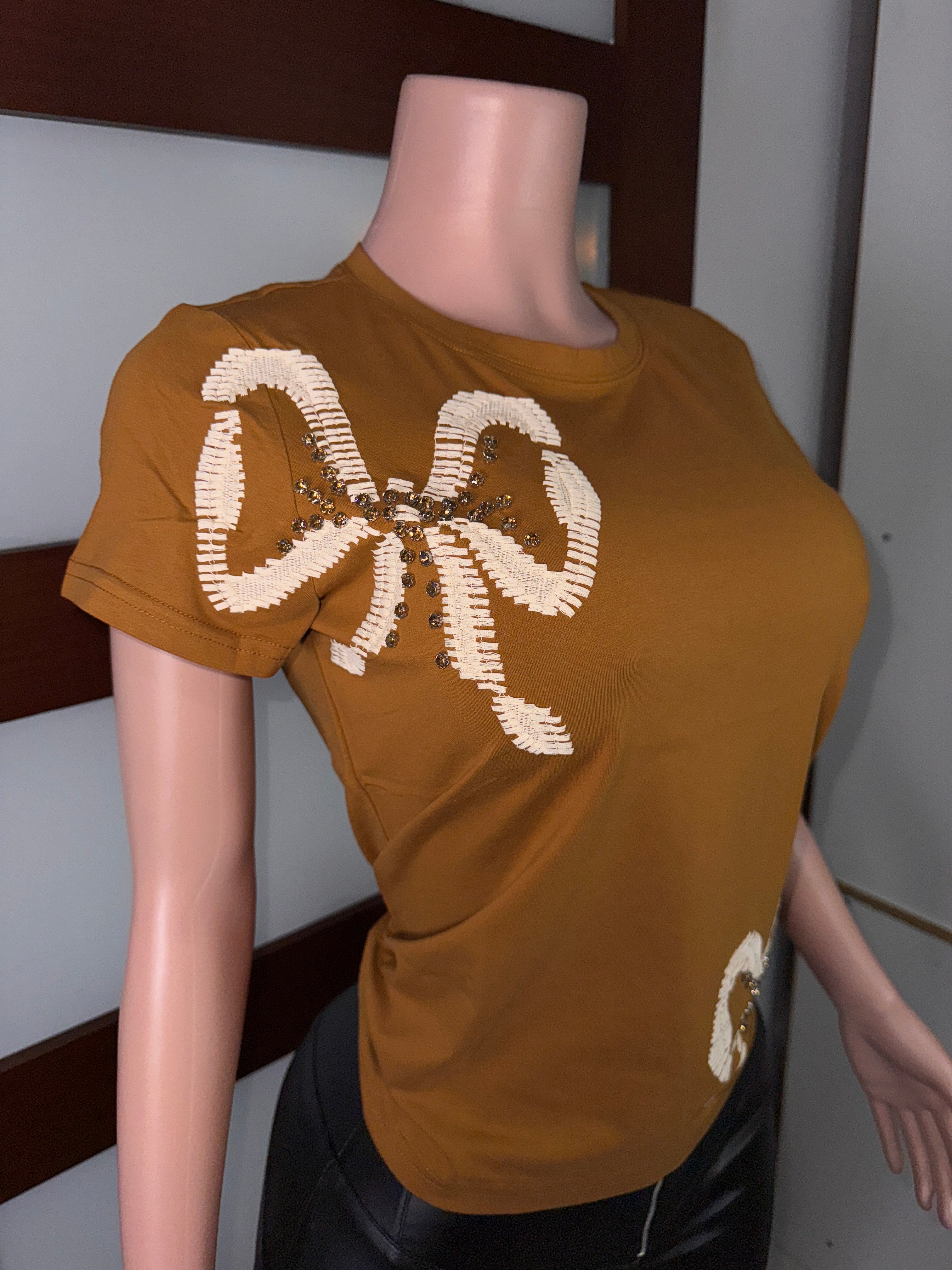 1627 Pearl Bow Elegance Tee