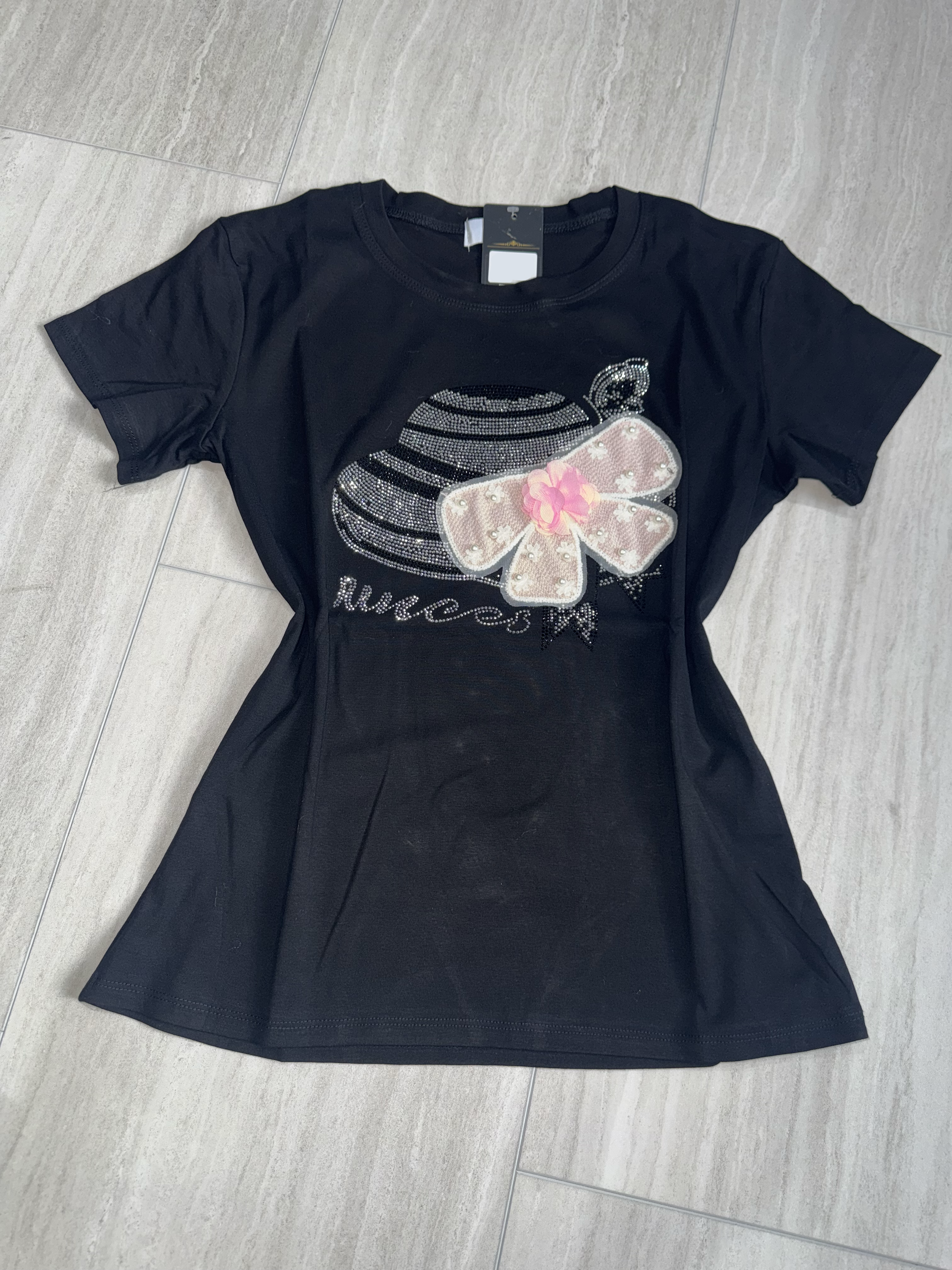 22099 Bow & Chic Hat Tee